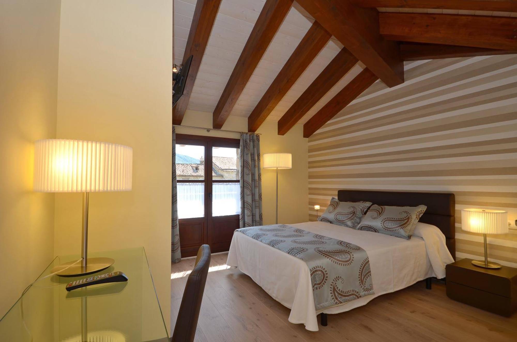 Apartamentos El Palacete De Aínsa Exteriör bild