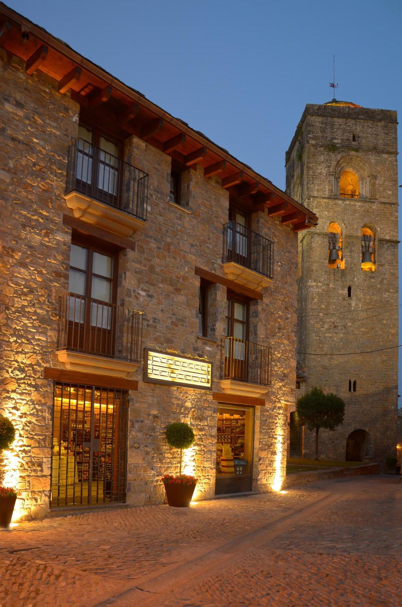 Apartamentos El Palacete De Aínsa Exteriör bild